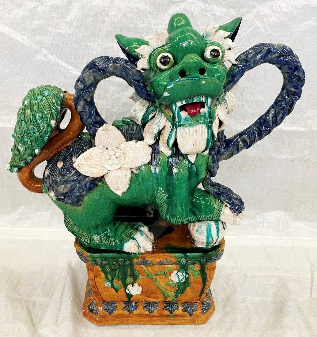 Chinese Sancai Glaze Foo Roof Tile: Chinese Sancai Glaze Foo Roof Tile: Measures 30" tall, 20" wide, and 11" deep. Glaze is in excellent condition, some run off of color. No breaks, chips or repairs
