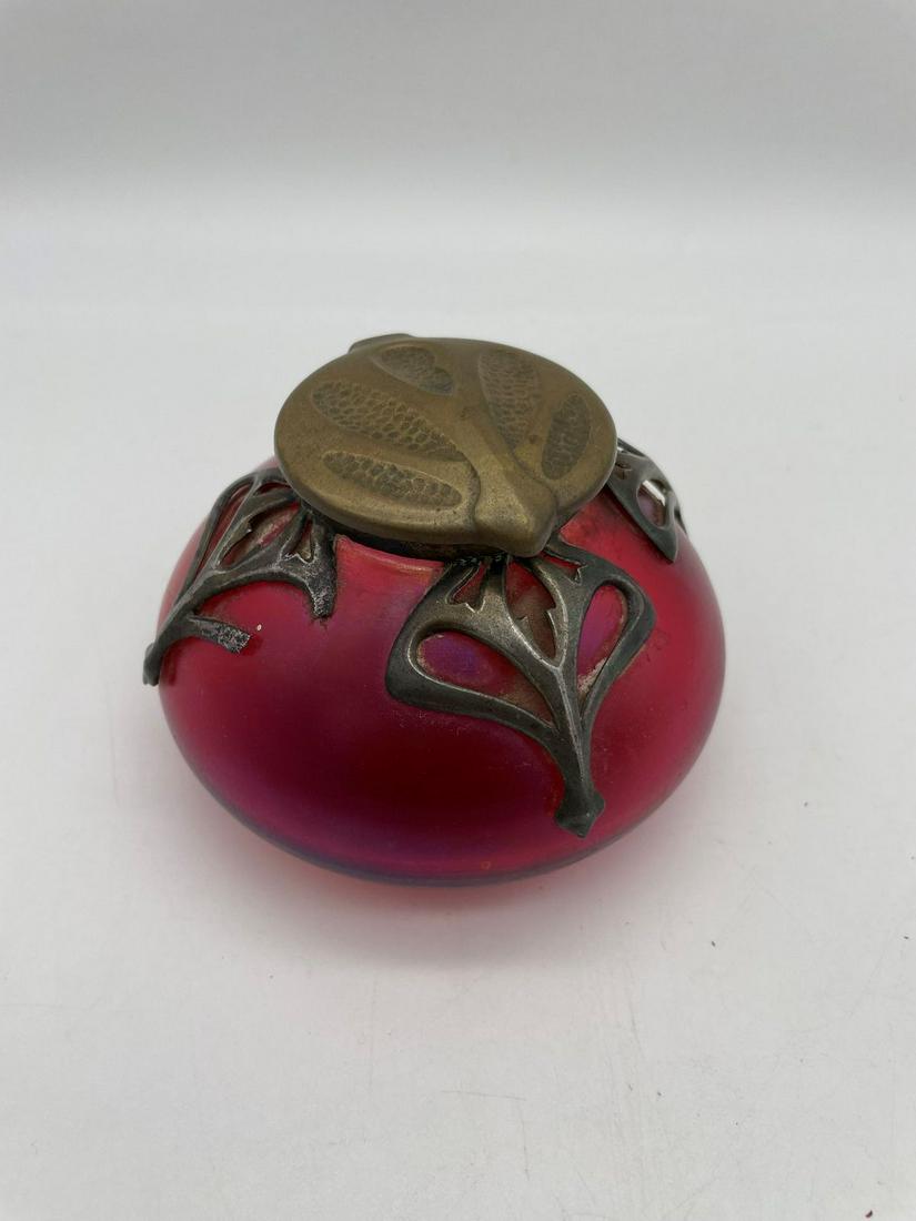 Unmarked Loetz Style Glass Inkwell Ormolu Mounted (1 of 4)