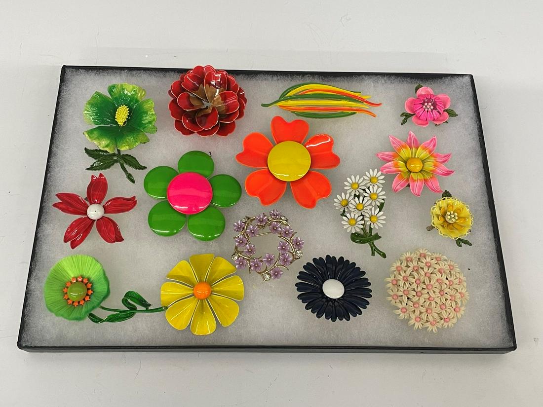 (15) Unsigned Flower Costume Jewelry Brooches (1 of 6)