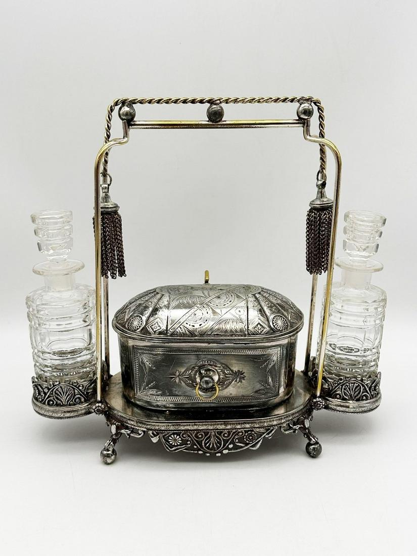 Meriden Quadruple Silver Plate Figural Dresser Set Perfumes, Dangles Felt Lined (1 of 4)