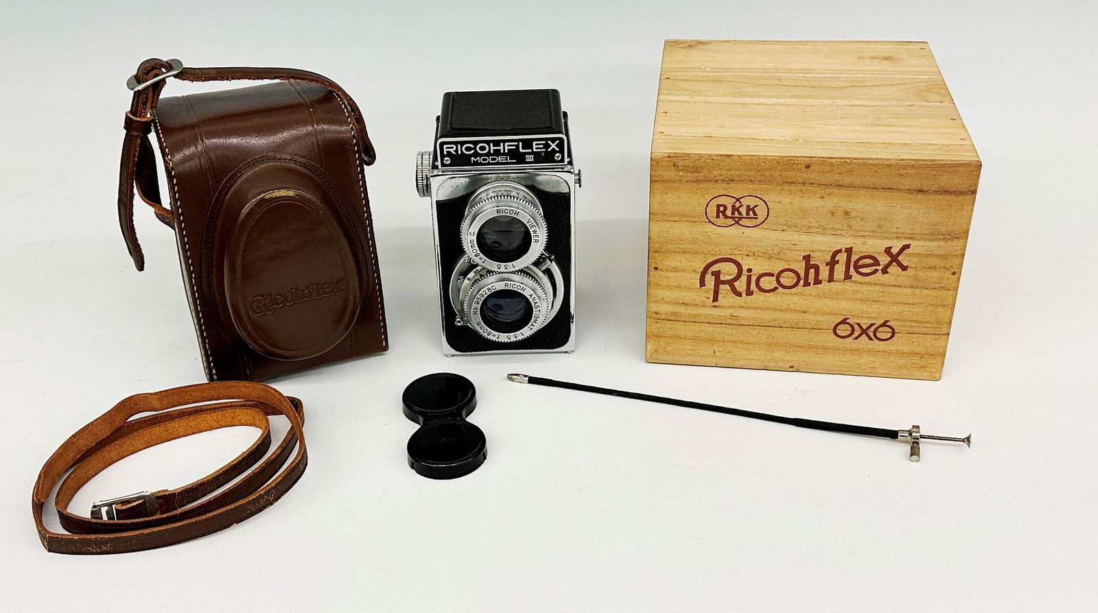 Ricohflex Model IIII Twin Lens Reflex Camera Group (1 of 7)