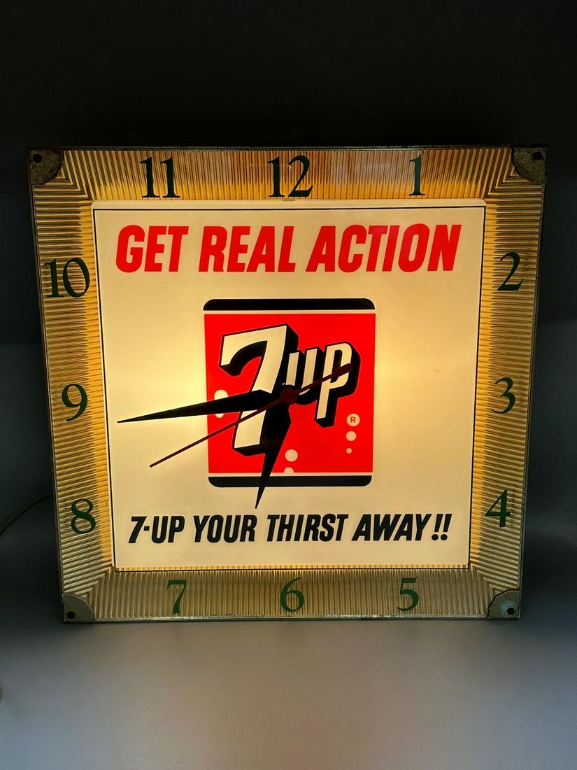 1950's 7-Up Advertising Light Up Sign and Clock (1 of 6)