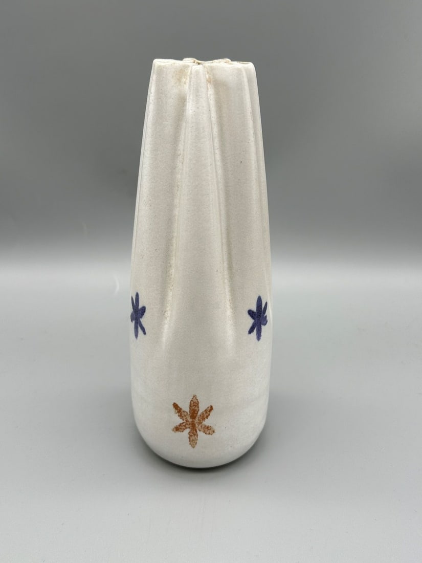 David Gil for Bennington Pottery Vase: David Gil for Bennington Pottery Vase: Measures 8" tall.