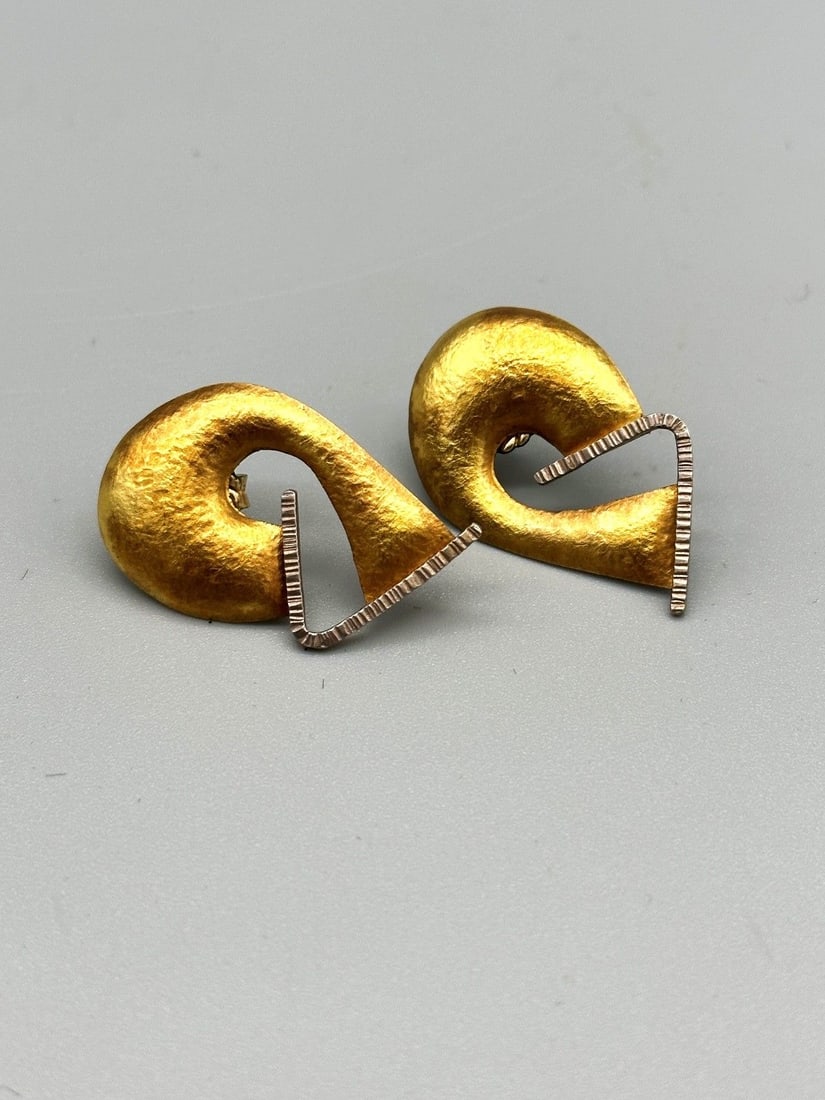 22k Gold & Sterling Celiane and Ronald Dunetz Artisan Earrings: 22k Gold & Sterling Celiane and Ronald Dunetz Artisan Earrings: Measure 1.25", weighs 7.1 grams. Signed on reverse.
