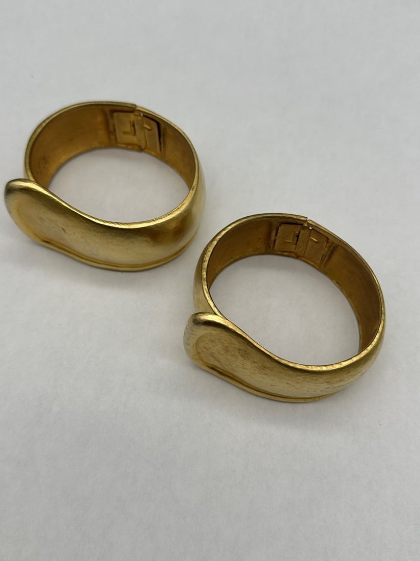 (2) Les Bernard Gold Tone Bangle Bracelets (1 of 3)