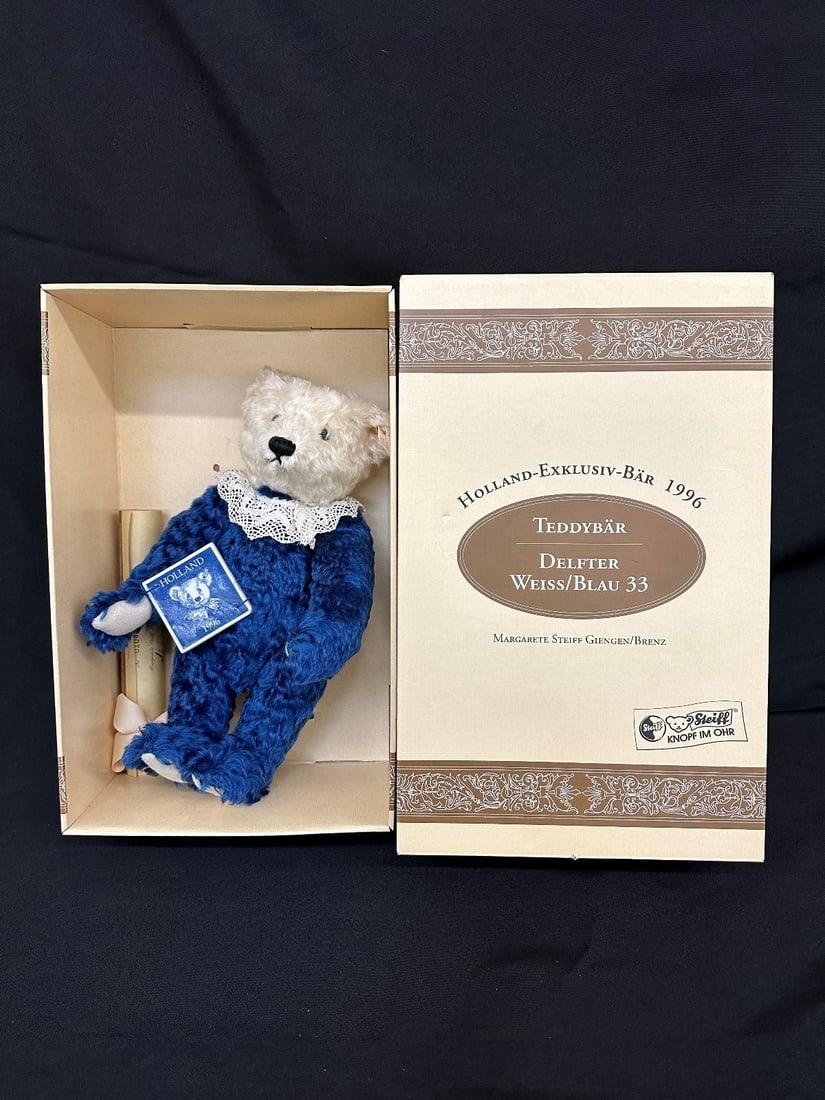 1996 Steiff Holland Bear in Original Box (1 of 3)