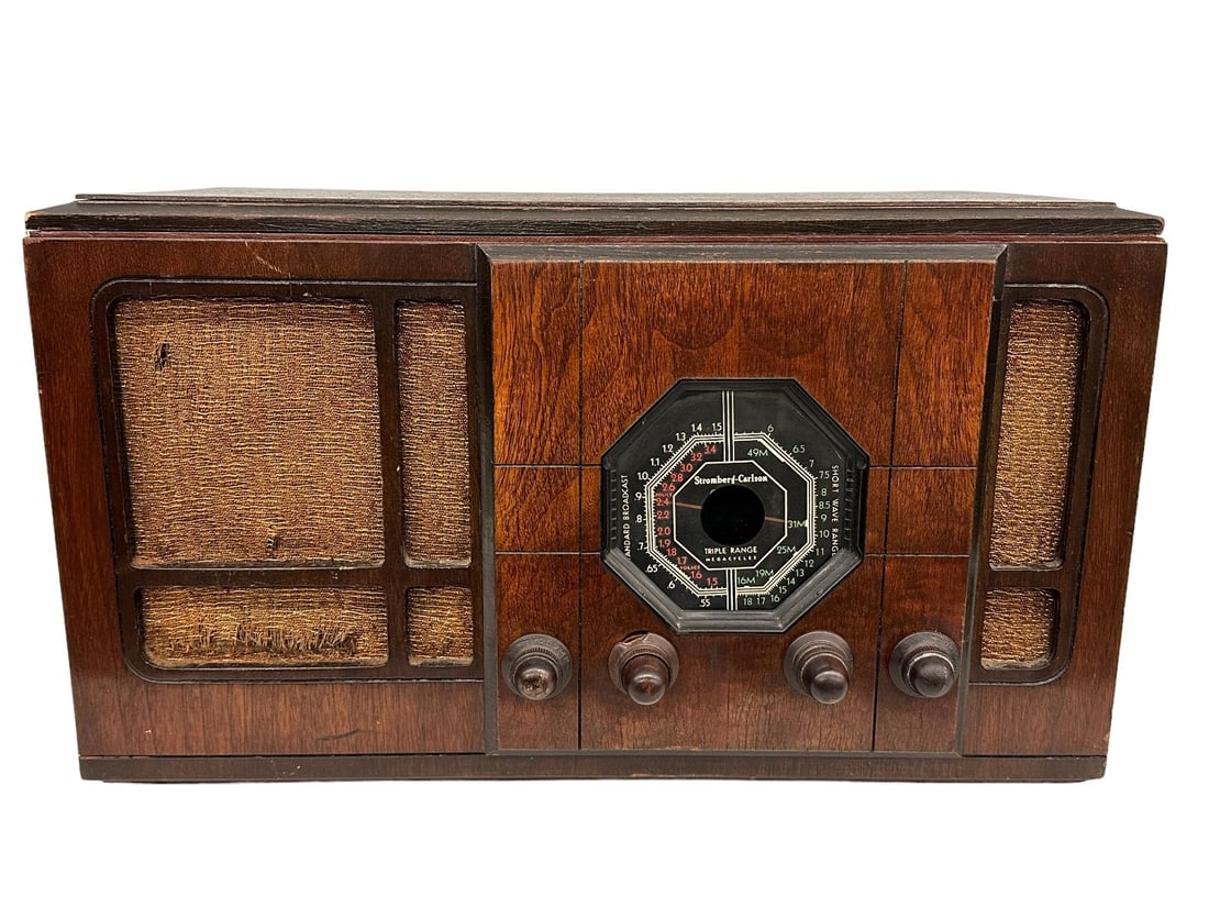 1936 Stromberg-Carlson 130H Wood Tube Table Radio (1 of 10)