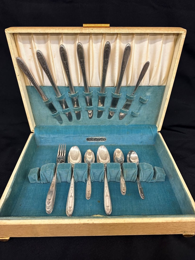 1921 Grosvenor Community Silver Plate Flatware Set (1 of 5)