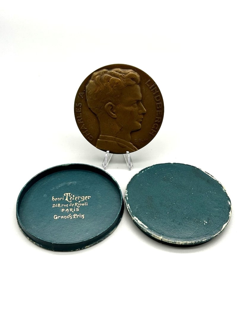 1927 Charles Lidbergh Spirit of St. Louis Commemorative Bronze in Presentation Round Case. (1 of 6)