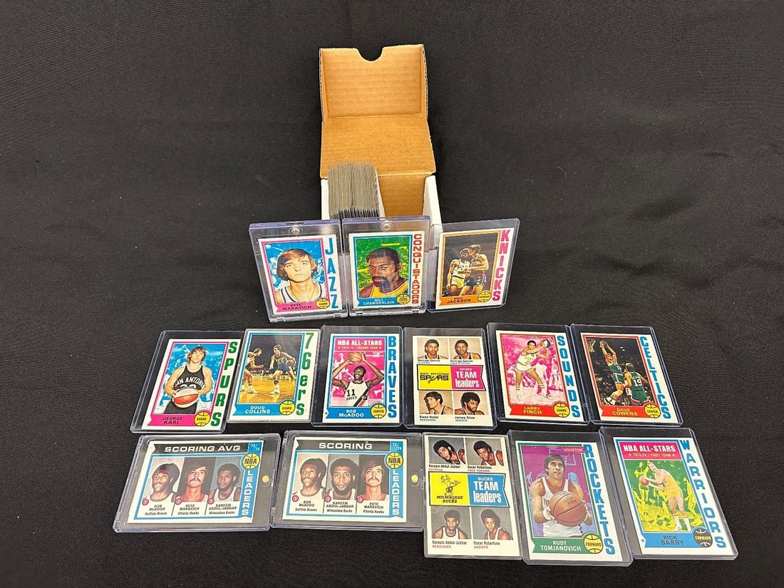 (89) 1974 Topps Basketball Cards With Maravich, Chamberlain: (89) 1974 Topps Basketball Cards With Maravich, Chamberlain: