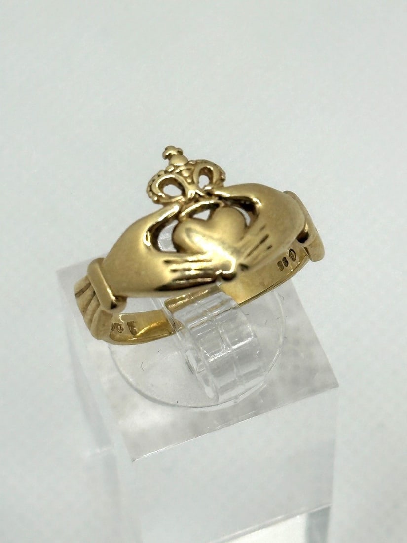 14k Yellow Gold Irish Claddagh Ring (1 of 3)