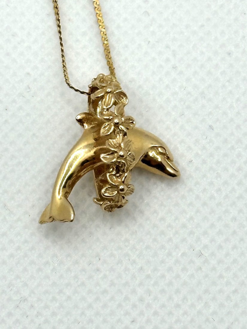 Robert Wyland 14k Yellow Gold Necklace With Dolphin Pendant: 14k Yellow Gold Necklace With Dolphin Pendant: Na Hoku Robert Wyland Plumeria Hawaii Slide Pendant. Necklace measures 18" long. Weight is 4.4 grams.