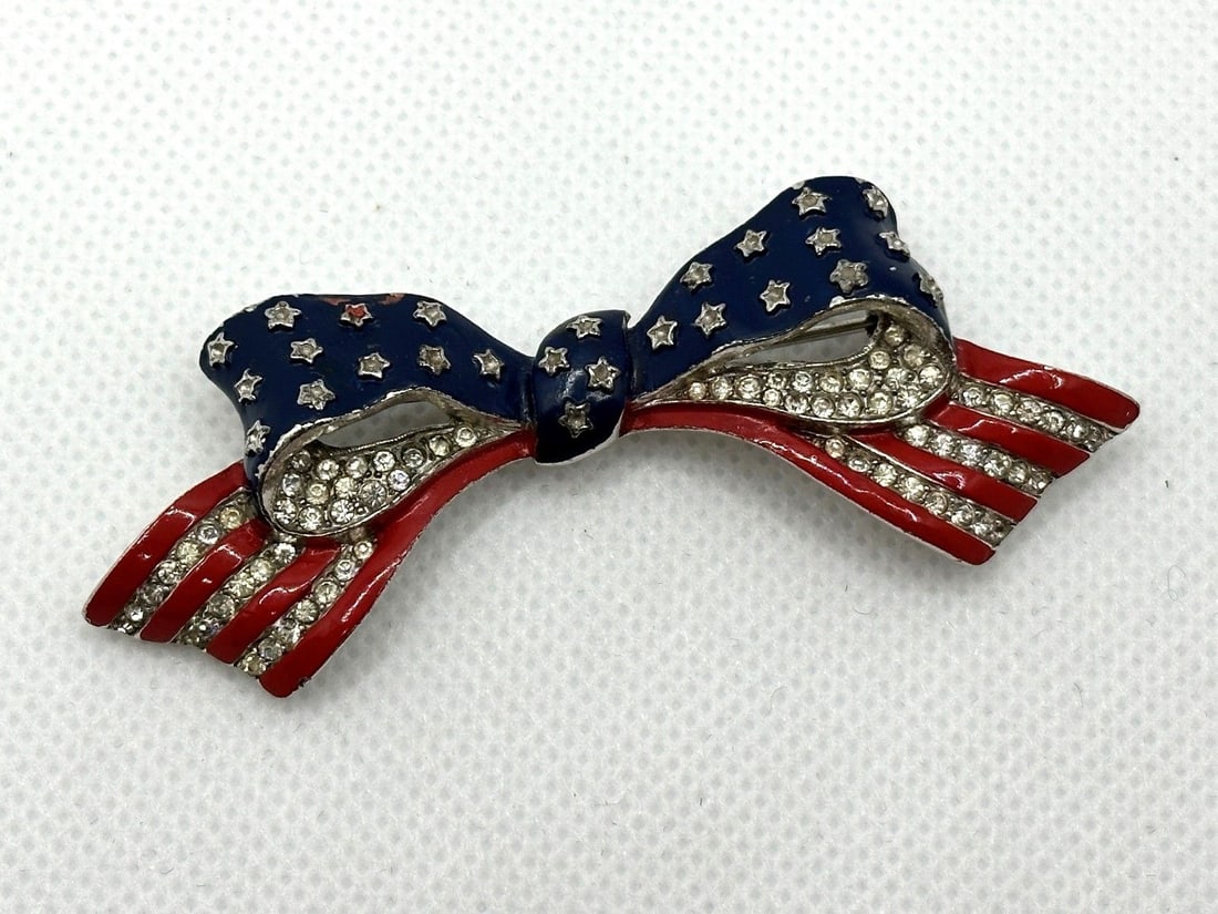 Crown Trifari Alfred Philippe Enamel Patriotic Bow With Rhinestones: Crown Trifari Alfred Philippe Enamel Patriotic Bow With Rhinestones: Measures 3" long signed with patent number