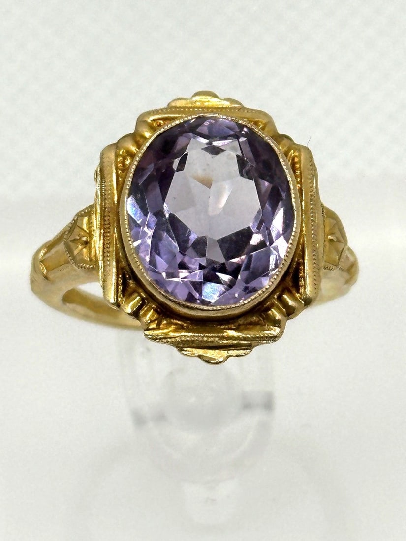 10k Yellow Gold Oval Amethyst Ring in Art Deco Setting (1 of 4)