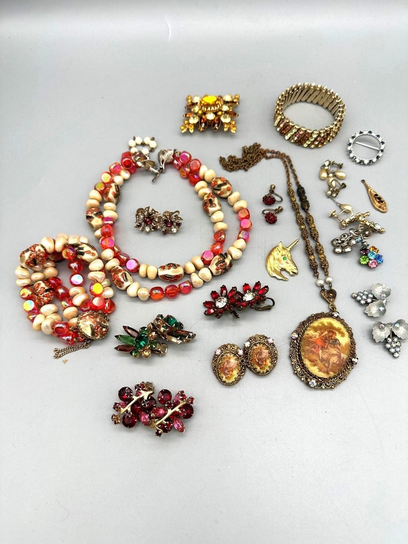 Group of Vintage Costume Jewelry (1 of 7)