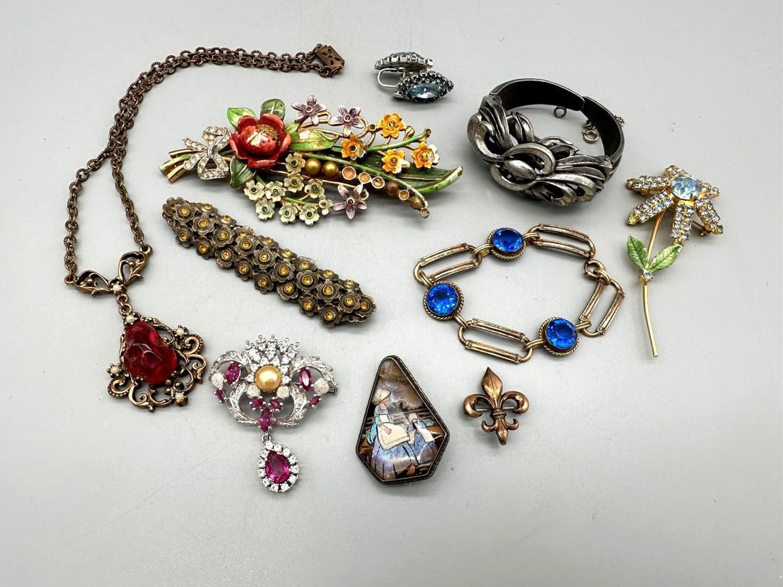 Group of Vintage Costume Jewelry (1 of 7)