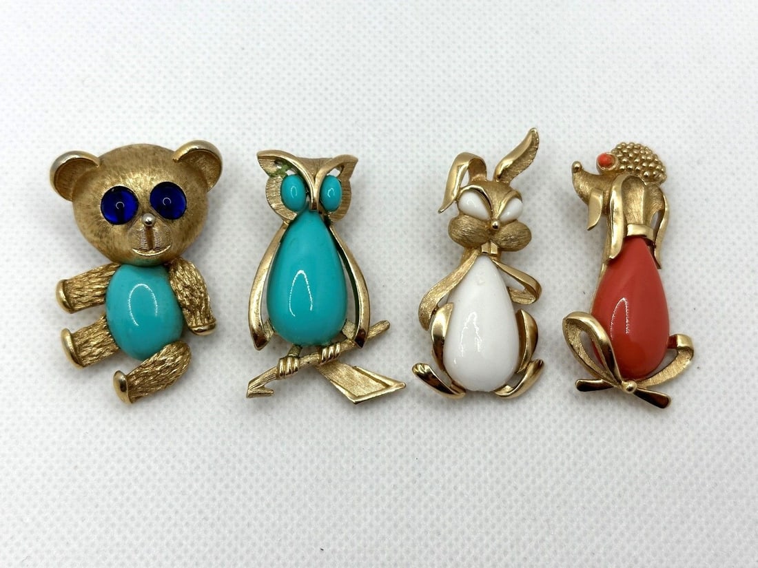 (4) Crown Trifari Jelly Belly Animal Brooches (1 of 6)