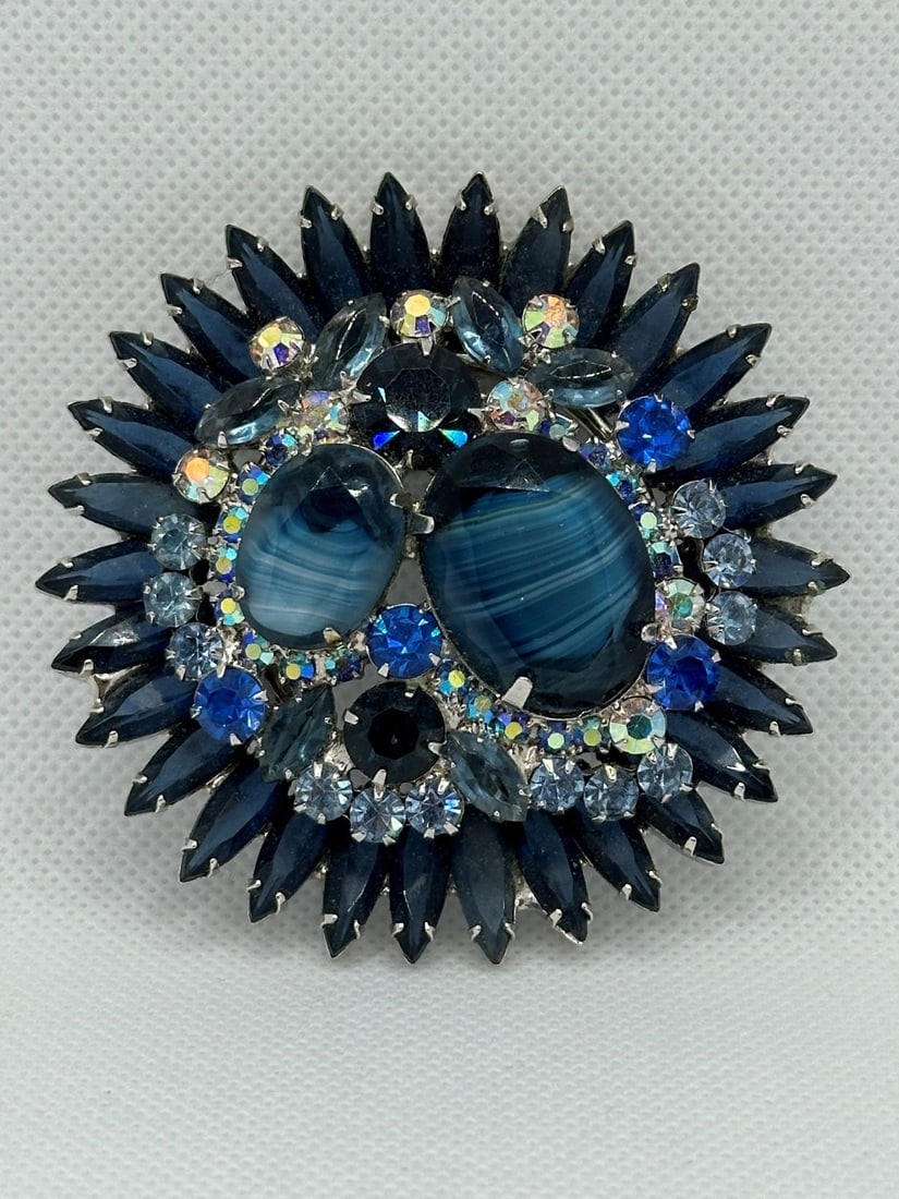 1964 Delizza and Elster Juliana Starburst Book Piece Brooch: 1964 Delizza and Elster Juliana Starburst Book Piece Brooch: 3" measurement, Givre starburst brooch.