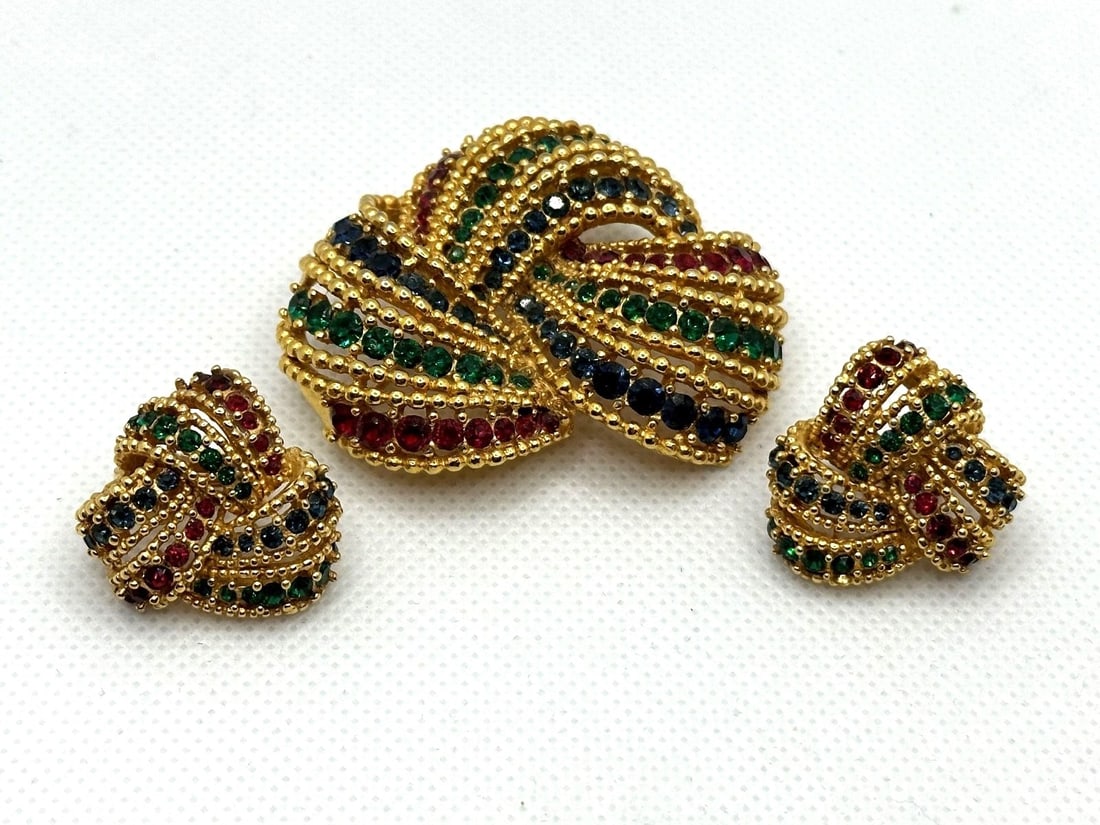 Boucher Brooch and Earring Set in Bright Gold Tone (1 of 3)