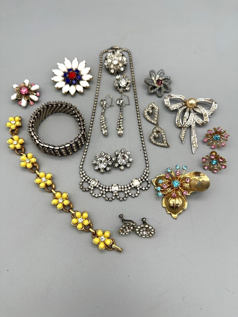 Group of Vintage Costume Jewelry: Group of Vintage Costume Jewelry: (7) brooches, yellow resin bracelet, 1 bracelet, 1 necklace and 5 pairs of earrings.