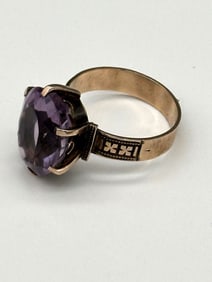 10k Gold Oval Amethyst Ring