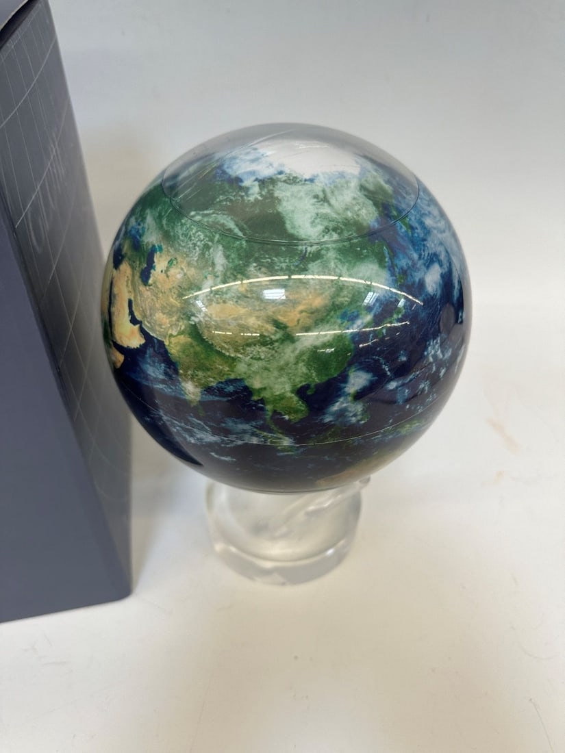Mova Globe With Box and Stand (1 of 3)