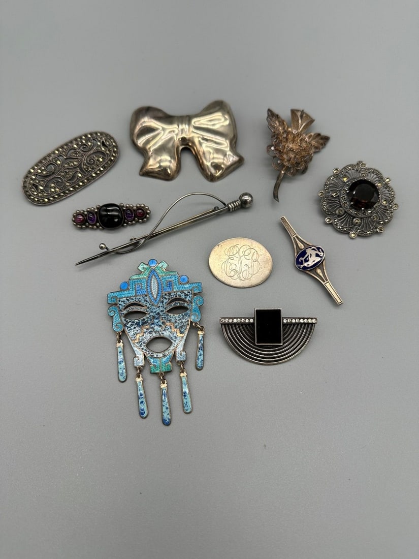 (10) Sterling Silver Brooches: (10) Sterling Silver Brooches: Mexico, Black Onyx, Leonore Doskow, Enamel, Paul Lobel Modernist, Brown Amber Marcasite, JGD black onyx amethyst. 114.0 grams.