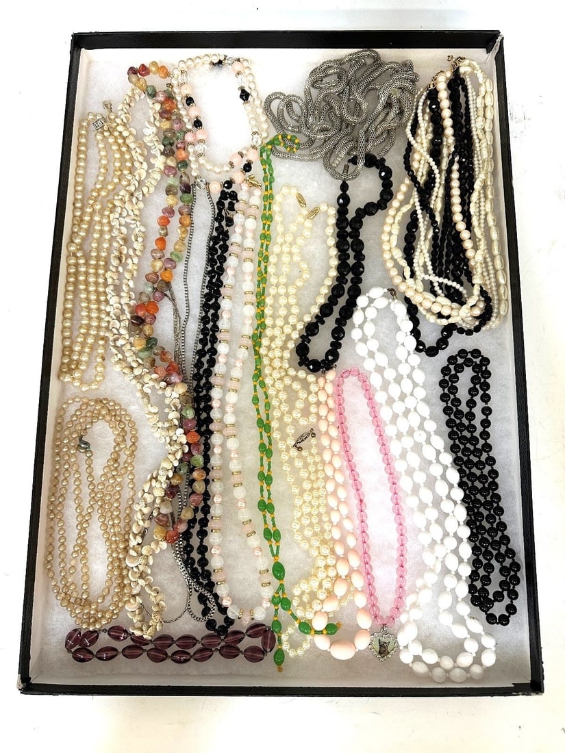 Group of Vintage Costume Jewelry: Group of Vintage Costume Jewelry: Includes 18 necklaces in all. Includes, pearls, jade, lucite, silver tone, rhinestones, and multi strands.