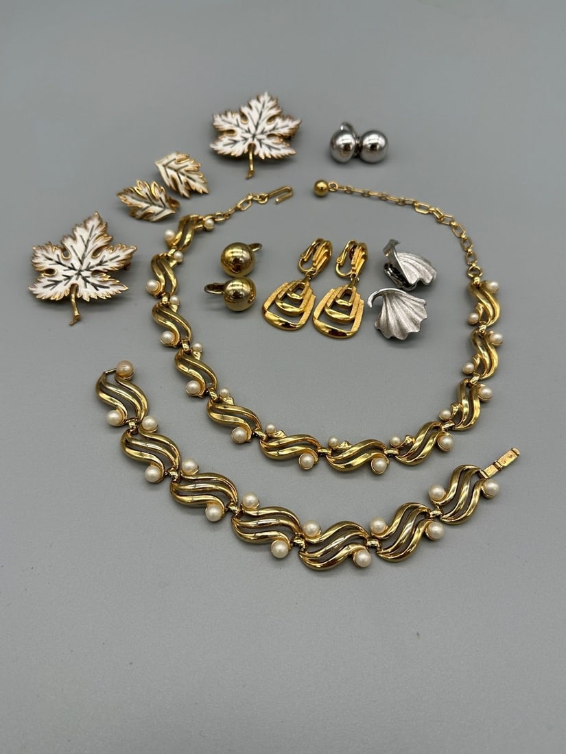 Crown Trifari Jewelry Group (1 of 5)