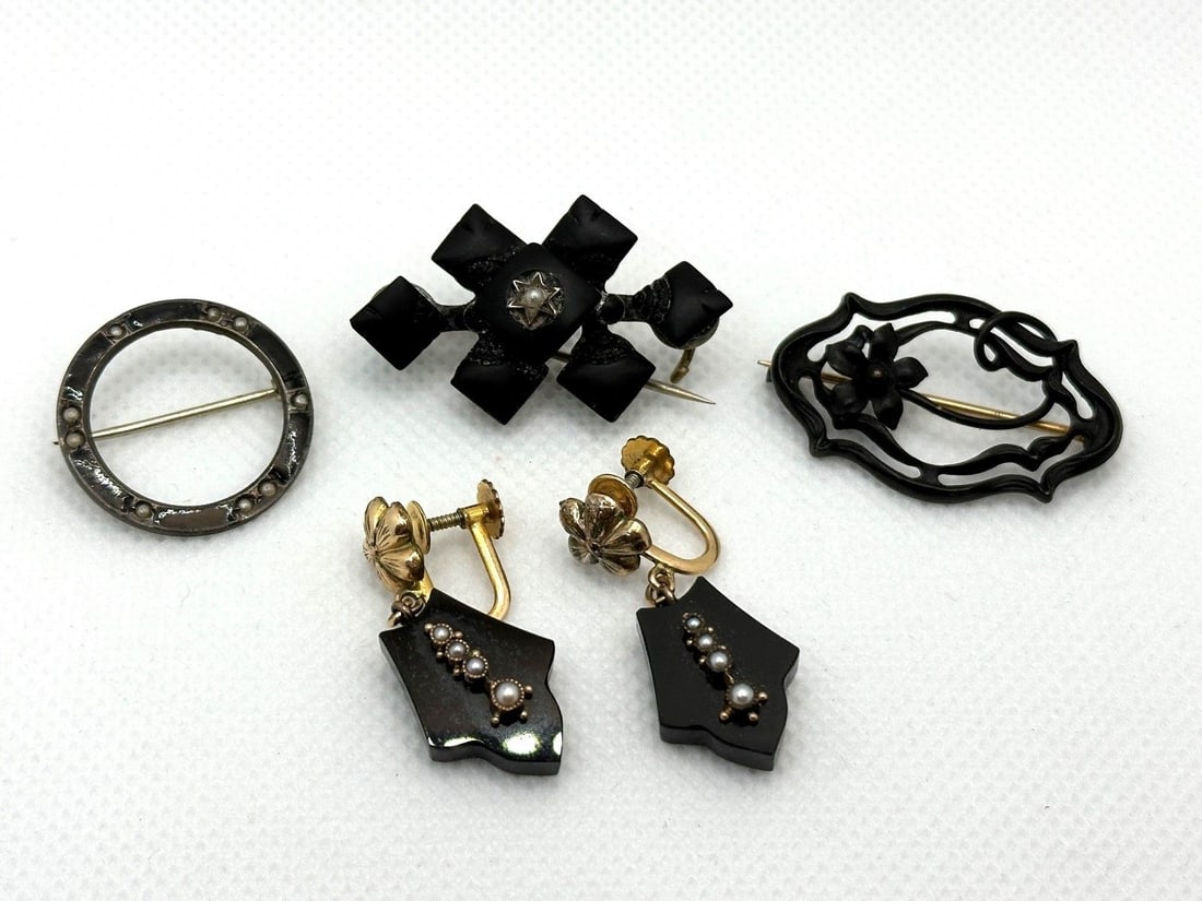 Victorian Vulcanite Mourning Jewelry (1 of 5)