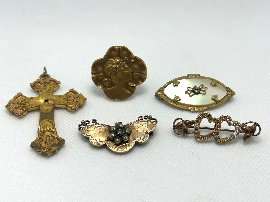 (5) Gold Filled Victorian Mourning Brooches: (5) Gold Filled Victorian Mourning Brooches: Lovely group of gold filled pieces.