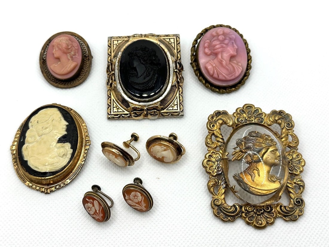 Group of Cameos Some Gold Filled: Group of Cameos Some Gold Filled: Includes 5 brooches, 2 pairs earrings.