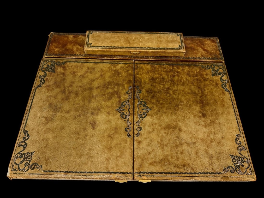 Executive Desk Plat With Flap Openings: Executive Desk Plat With Flap Openings: Center back pen holder with lid. Measures 19.5 x 15.5".