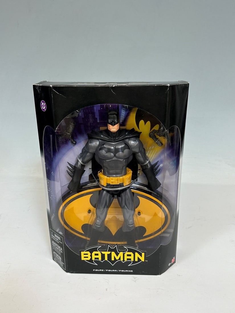 2003 DC Batman Figurine with Base: 2003 DC Batman Figurine with Base is new in original box.