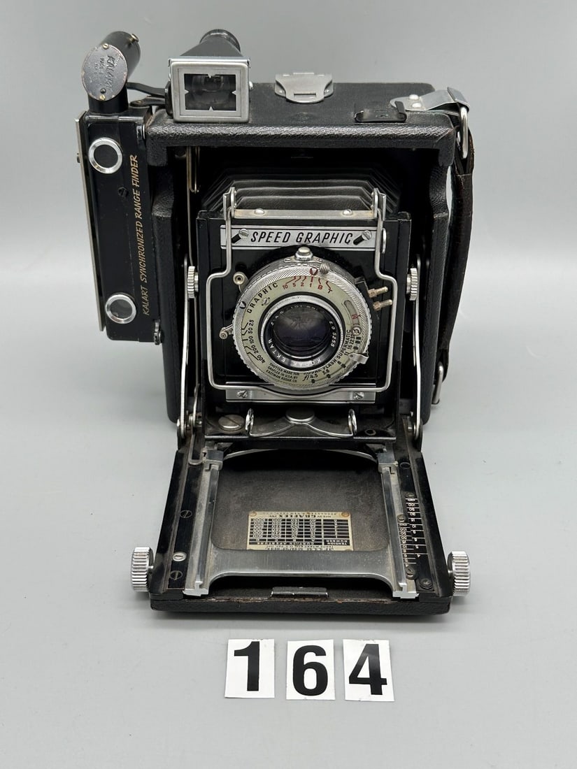 1940's Speed Graphic 2 1/4 x 3 1/4 Camera (1 of 12)