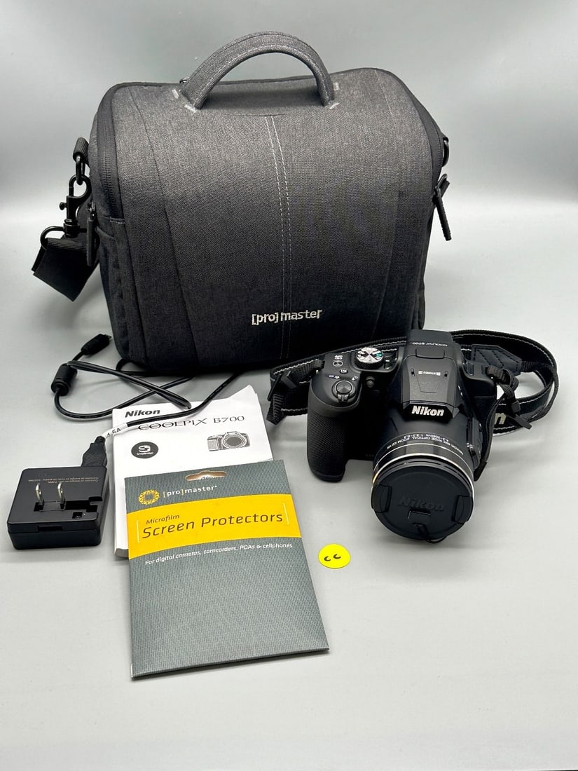 (CC) Nikon Coolpix B700 Digital Camera and Bag (1 of 3)