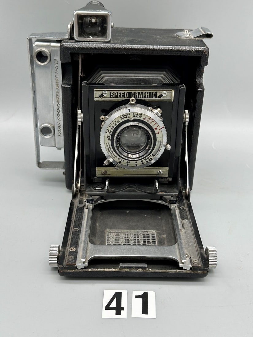 1938-1947 Parts Camera- 2 1/14 x 3 1/4 Speed Graphic: 1938-1947 Parts Camera- 2 1/14 x 3 1/4 Speed Graphic: Don't be fooled. this is a parts camera that was manufactured from 1938-1947, a very popular camera in its heyday, especially with newspaper photo