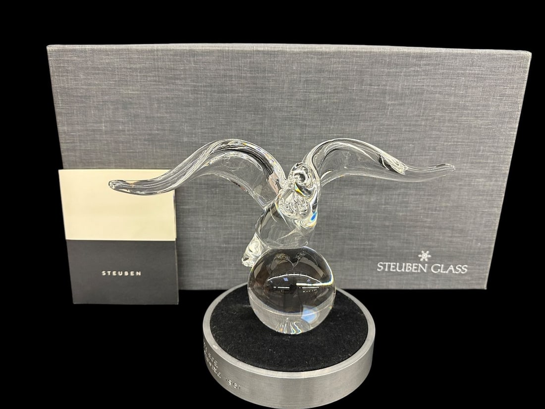 Steuben Glass Crystal Eagle OB and Bag (1 of 2)