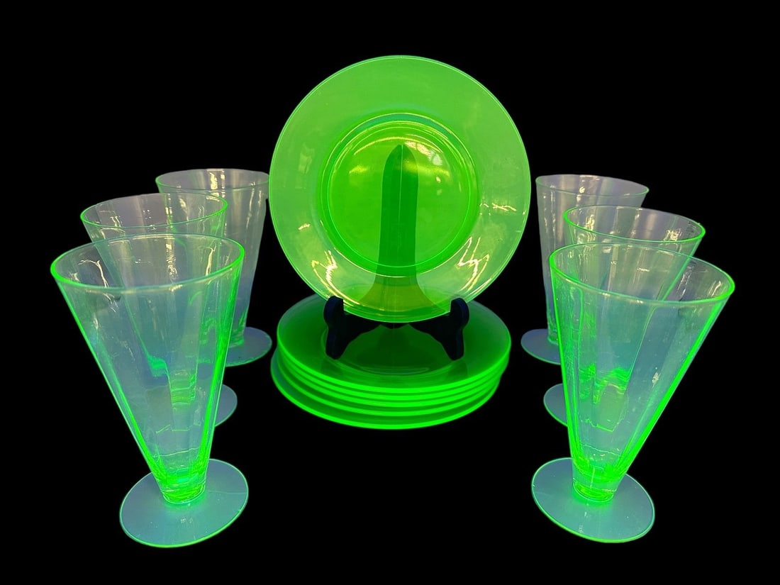 (6) Uranium Plates, and Glasses: (6) Uranium Plates, and Glasses: Included are 6 uranium plates and 6 tumblers. 4 of the glasses have chips on bottom edge. Glasses measure 9" tall. Plates are 7.5" diameter.