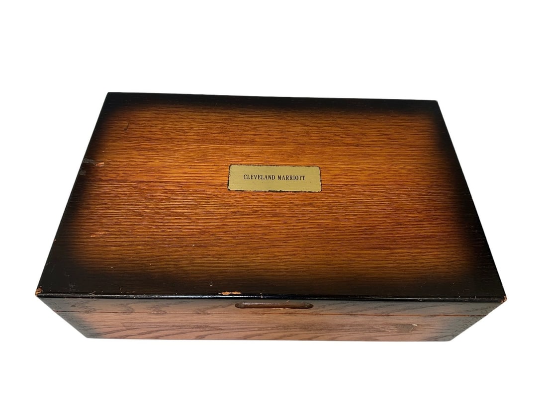 Cleveland Marriott Hotel Cigar Humidor With Cigar Labels (1 of 3)