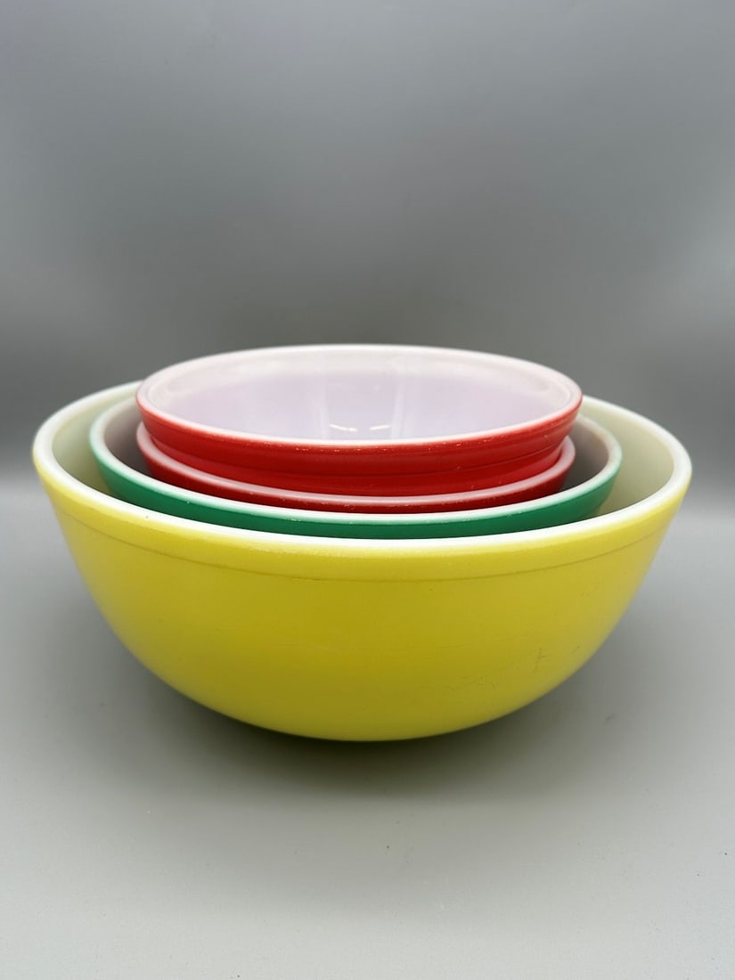 Pyrex Mixing Nesting Bowls (1 of 2)