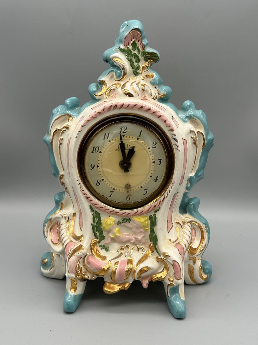 Lanshire Clock Co. Porcelain Mantle Clock: Lanshire Clock Co. Porcelain Mantle Clock: Measures 11" tall.