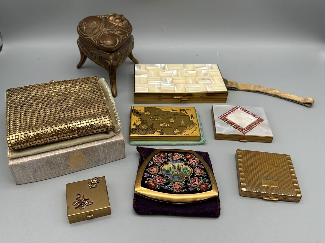 Group of Early Vintage Ladie's Compacts (1 of 5)