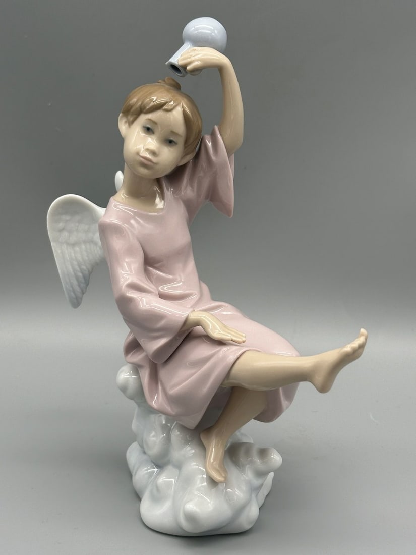 Lladro Porcelain Figurine "Summer Angel": Lladro Porcelain Figurine "Summer Angel": Number 6148 and measures 9.25".