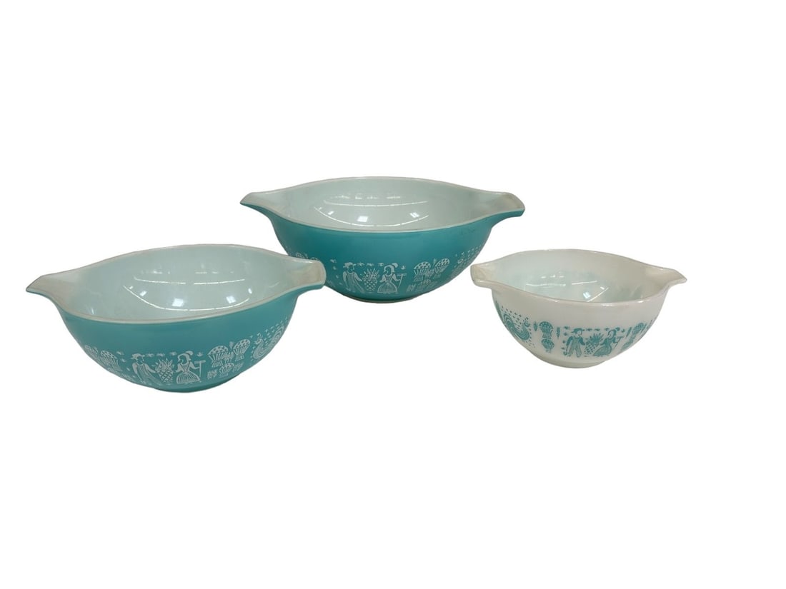 (3) Pyrex Handled Nesting Bowls (1 of 2)