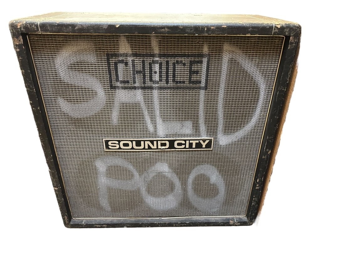 Sound City Dallas Arbiter L110: Sound City Dallas Arbiter L110: Serial number L90F1098, writing of band on front and side. Very large and measuring 12.5" deep, 29.75" wide, 30" tall.