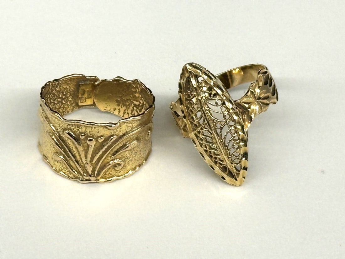 (2) 14k Gold Rings: (2) 14k Gold Rings: Both size 5. Total weight is 4.6 grams.