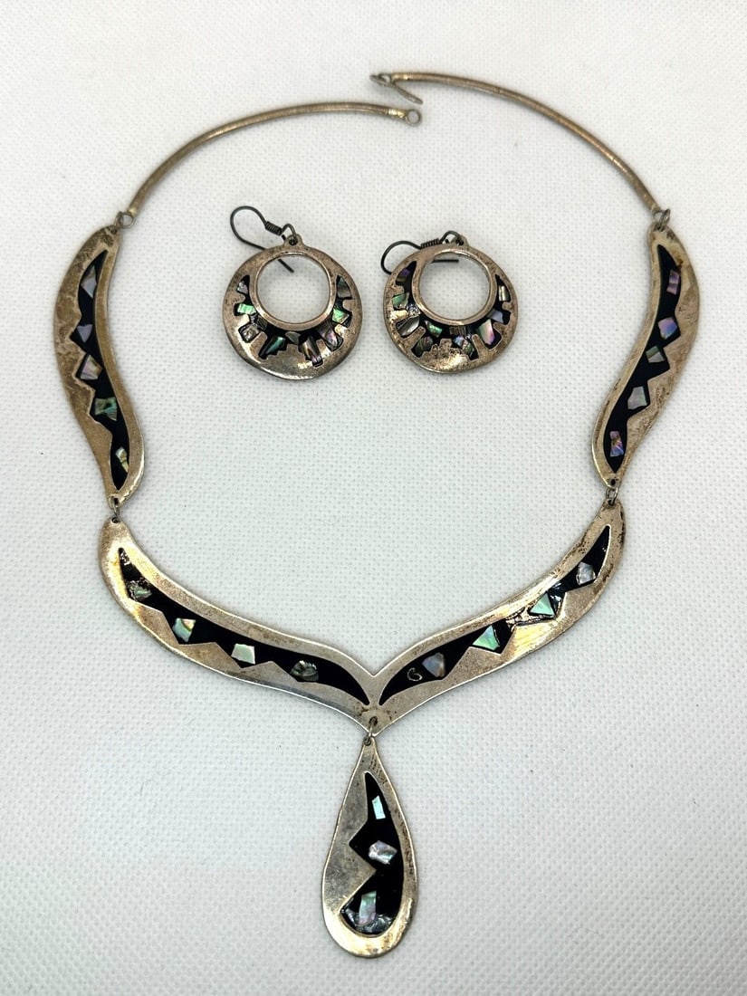 Mexican Sterling Silver MOP Choker and Earring Set: Mexican Sterling Silver MOP Choker and Earring Set 44.3 total gram weight.