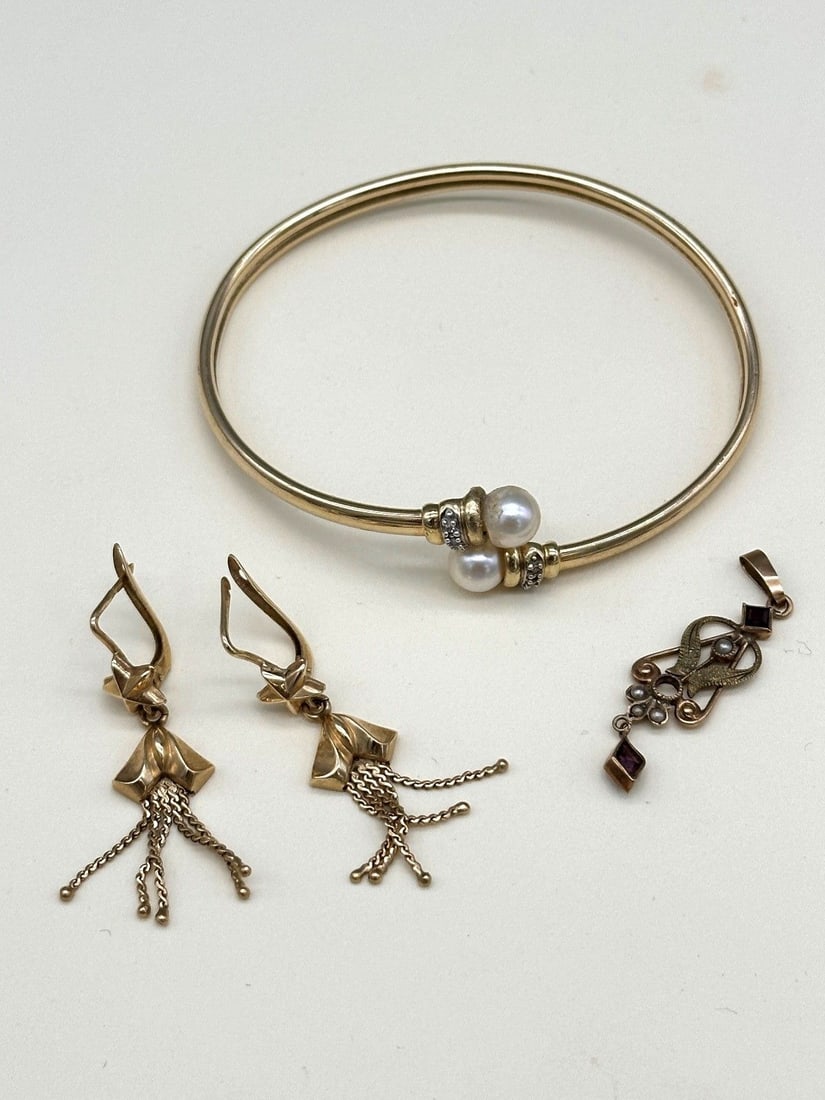 10k Gold Group of Jewelry: 10k Gold Group of Jewelry: (1) bangle with pearls and CZ, (1) pendant with amethyst and seed pearls, (1) pair earrings. Total weight is 11.1 grams.