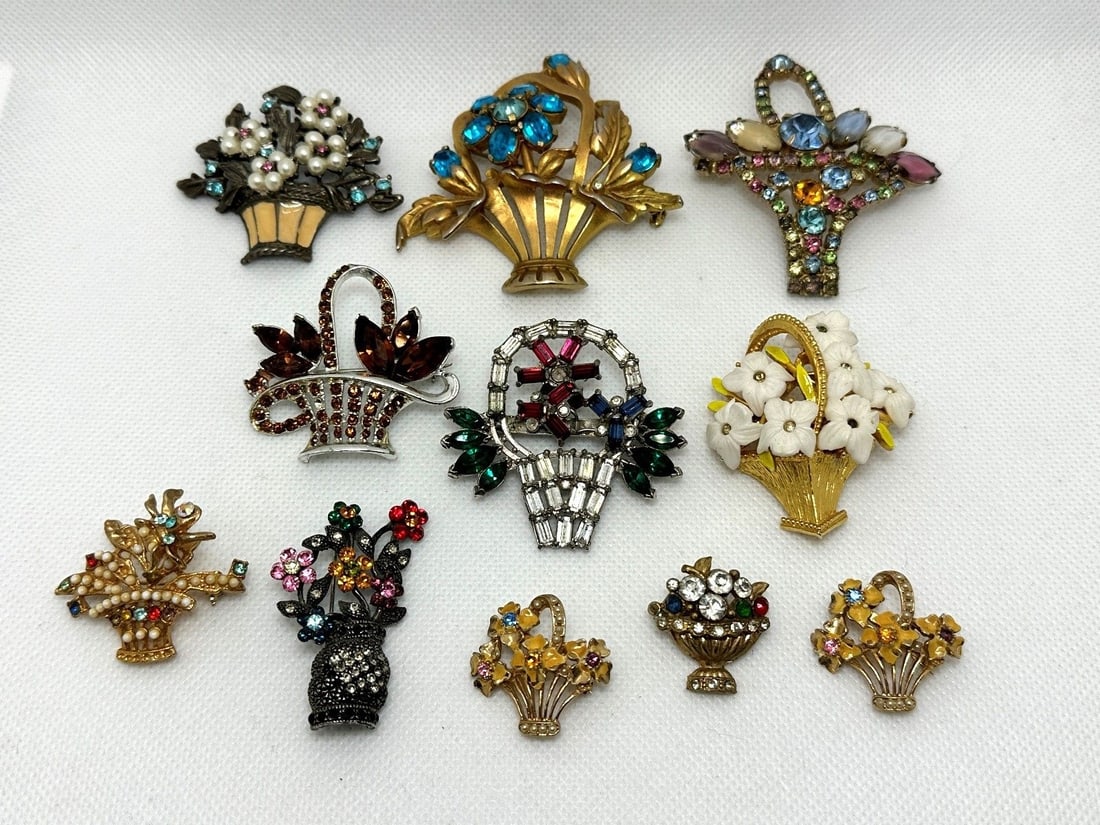 (11) Costume Flower Basket Brooches (1 of 5)